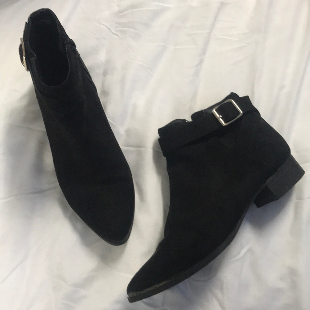 3/$30 🌺 Suede Black Ankle Booties - Size 6